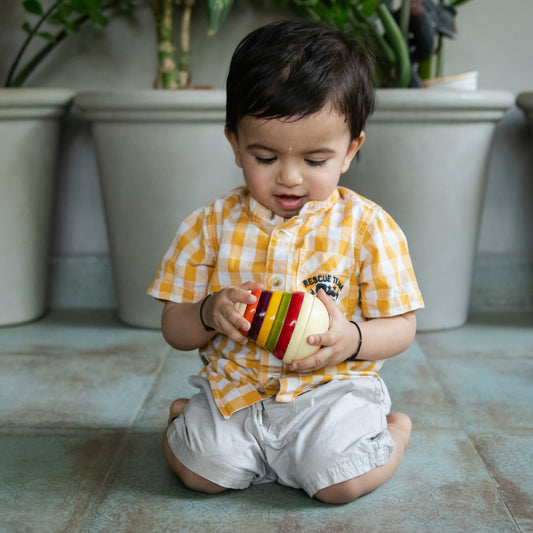 Wooden high-contrast rattles and sensory toys for baby vision development from birth to 12 months