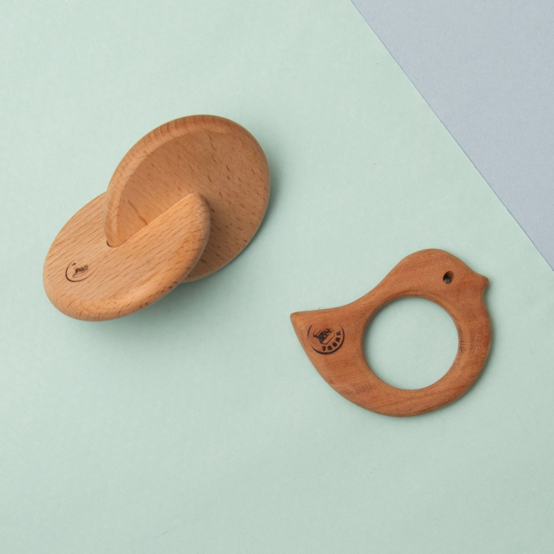 Neem wood interlocking disc and bird teether set, safe organic teething toys for babies 3–12 months.